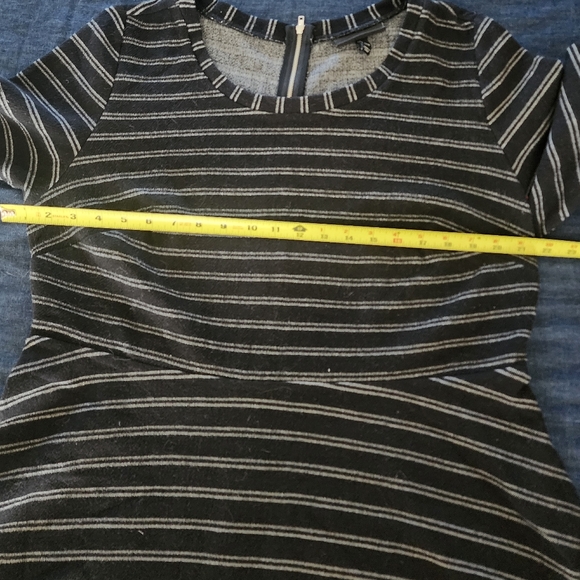 Dress - Picture 7 of 9